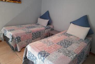 تختخواب و صبحانه Platberg Self Catering