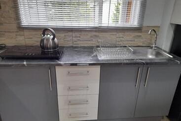 تختخواب و صبحانه Platberg Self Catering
