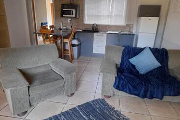 تختخواب و صبحانه Platberg Self Catering