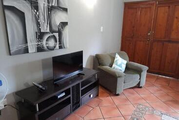 تختخواب و صبحانه Platberg Self Catering