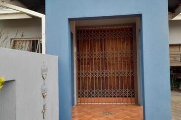 تختخواب و صبحانه Platberg Self Catering