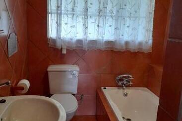 تختخواب و صبحانه Platberg Self Catering