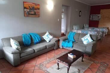 تختخواب و صبحانه Platberg Self Catering