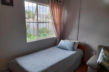 تختخواب و صبحانه Platberg Self Catering