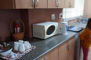 تختخواب و صبحانه Platberg Self Catering
