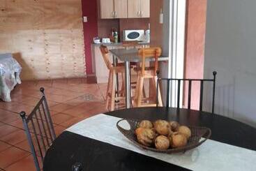 تختخواب و صبحانه Platberg Self Catering
