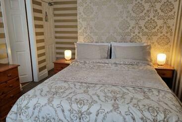 تختخواب و صبحانه Sirocco Blues Guest House