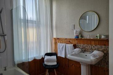 تختخواب و صبحانه Sirocco Blues Guest House
