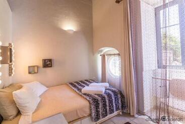 پانسیون Faro Town House