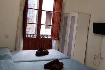 پانسیون Plaza Redonda Brugada Home