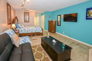 Daytona Beach Studio Condo With Beautiful Ocean View