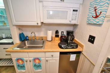 Daytona Beach Studio Condo With Beautiful Ocean View