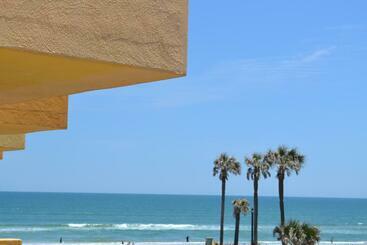 Daytona Beach Studio Condo With Beautiful Ocean View