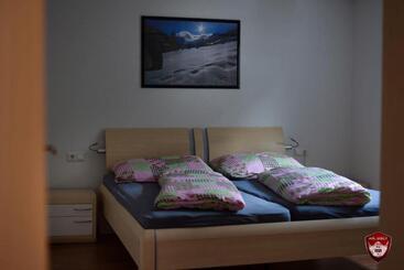 Жильё для туристов Ferienwohnung Glusavinahüsle