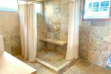 هتل Casa De Las Olas Surf & Beach Club