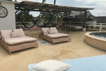 هتل Casa De Las Olas Surf & Beach Club