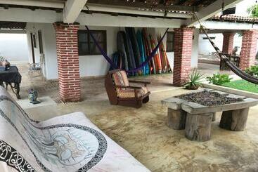 هتل Casa De Las Olas Surf & Beach Club