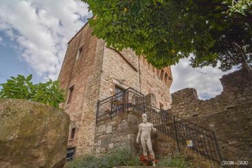پانسیون Torre Caetani Night In A Medieval Tower