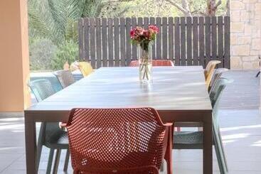 Tourist flats Pine And Olive Seahouse