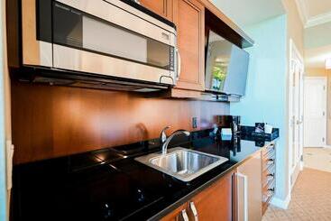Stripviewsuites At Signature