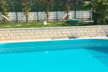 Sweet Apartment With Private Pool Lori Ankaran