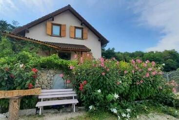 ツーリストアパートメント Erdőterasz Vendégház Rusztikus Apartman