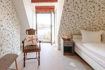 관광객 아파트 Ferienhaus Wasserblick Auf Der Insel Mit Sauna
