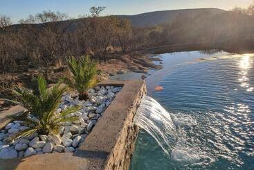 هتل Tholo Private Game Lodge