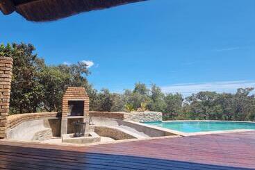 هتل Tholo Private Game Lodge