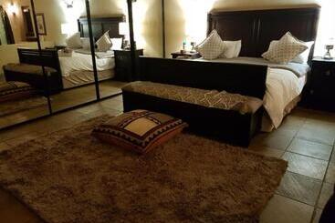 هتل Tholo Private Game Lodge