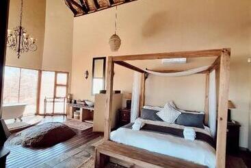 هتل Tholo Private Game Lodge