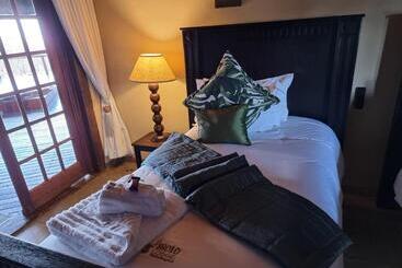 هتل Tholo Private Game Lodge