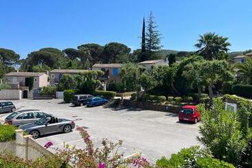 L’atypique : 2 Chambres // Piscine // Parking