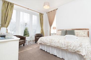 بنسيون Dolafon Guest House
