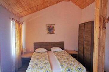 پانسیون Guest House Ezerets