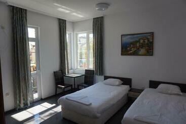 پانسیون Seaside Guest Rooms