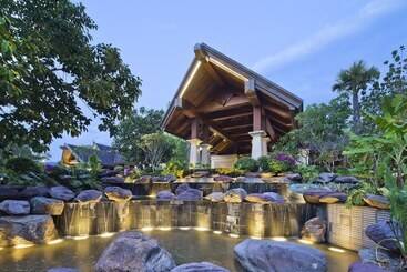 هتل Anantara Xishuangbanna Resort