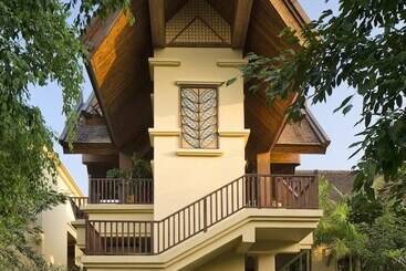 هتل Anantara Xishuangbanna Resort