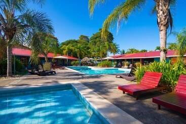 هتل Beach Break Resort