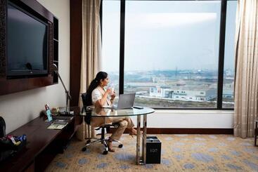 هتل Courtyard By Marriott Pune Chakan