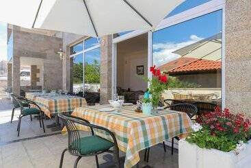 هتل Downtown Private Rooms