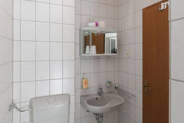 هتل Downtown Private Rooms