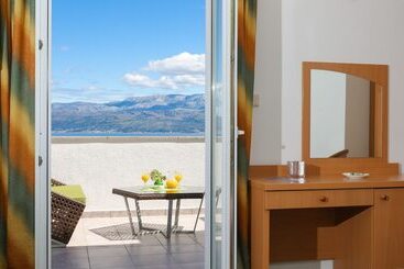 هتل Downtown Private Rooms