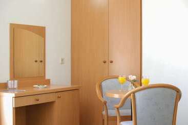 هتل Downtown Private Rooms