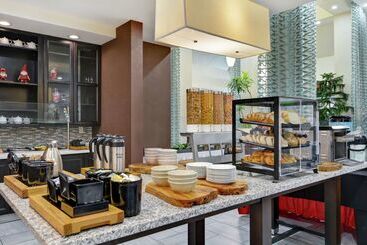 هتل Hilton Garden Inn Fayettevile