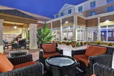 هتل Hilton Garden Inn Fayettevile