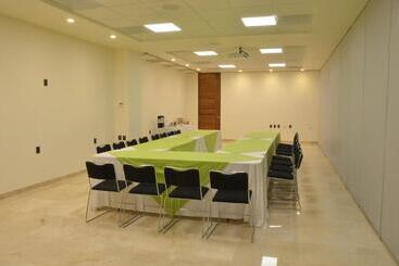 هتل Holiday Inn Express Puerto Vallarta, An Ihg