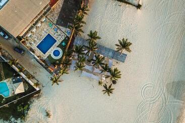 هتل Milos Beach