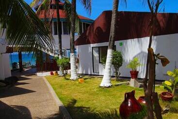 هتل On Vacation Blue Reef
