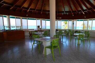 هتل On Vacation Blue Reef